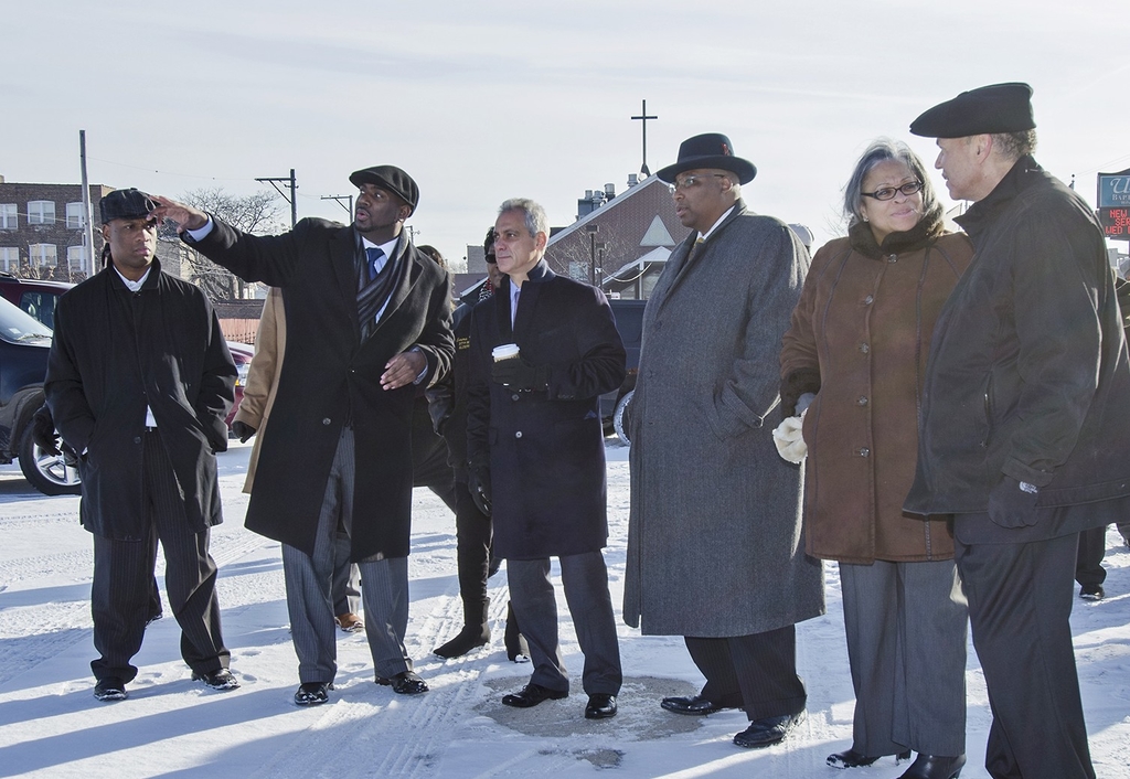 Chicago Mayor Rahm Emmanuel and North Lawndale community leaders review the site where the University of Illinois at Chicago hopes to build the Barack Obama Presidential Library. (Image credit: UIC)