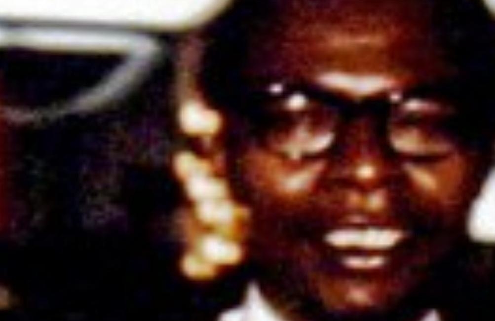 Christmas tree lights appear to be in front of Obama Sr.'s right cheek in the image featuring Stanley Ann Dunham. (CLICK TO ENLARGE)