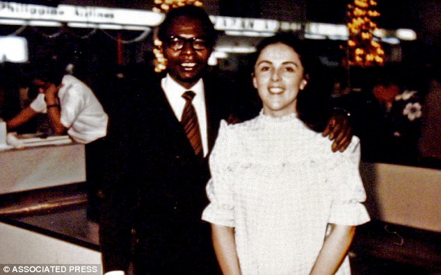 Image of Barack Obama Sr. with his left 'hand' resting on the left shoulder of Barack Obama's alleged mother Stanley Ann Dunham, supposedly at the Honolulu International Airport. Obama Sr.'s 'hand' looks completely different than it does in the image with young Barack Obama. The two 'hands' possibly belong to different individuals. (Image credit: AP)