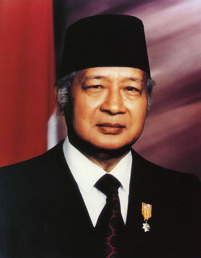 Former Indonesian President Suharto in 1993 wearing a traditional Indonesian fez, a type of hat.