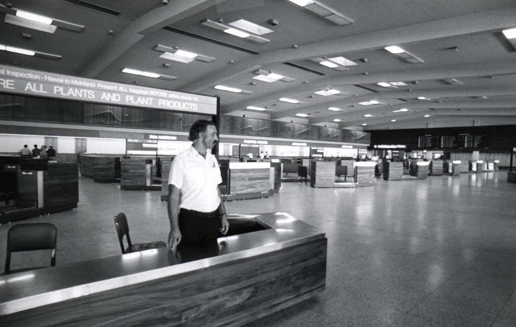 Honolulu International Airport terminal, October 1974 (Image credit: Hawaii Department of Transportation, Airports Division)