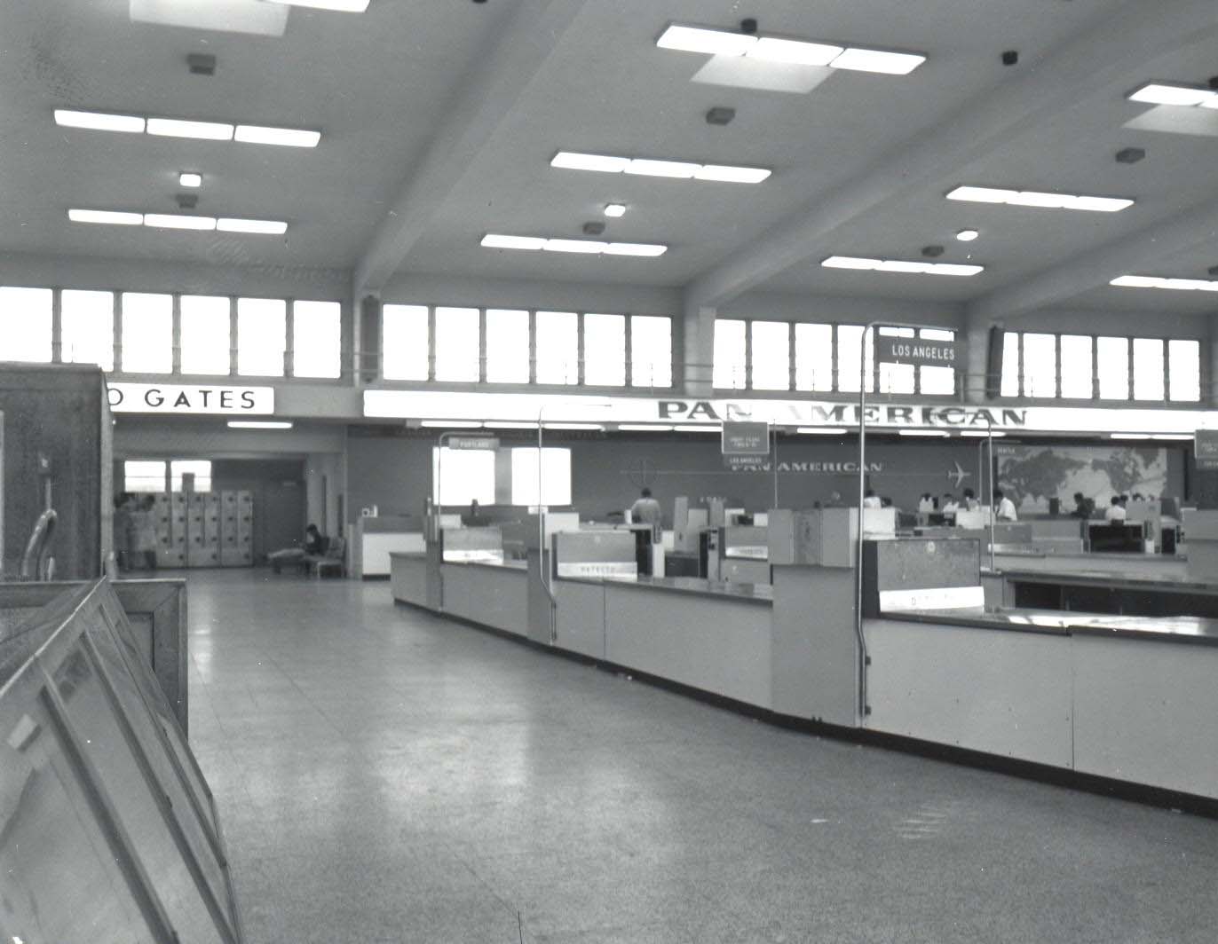 Pan American Airways Ticket Lobby, Honolulu International Airport, 1960. (Image credit: Hawaii Department of Transportation, Airports Division) (CLICK TO ENLARGE)